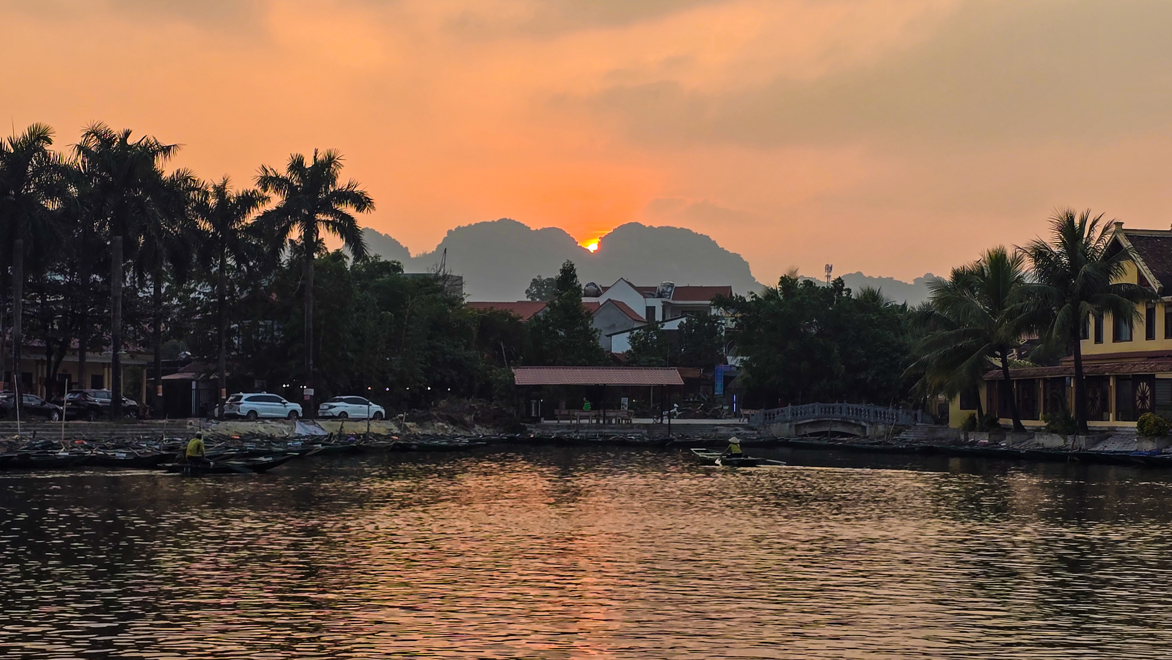 pôr do sol em Ninh Binh