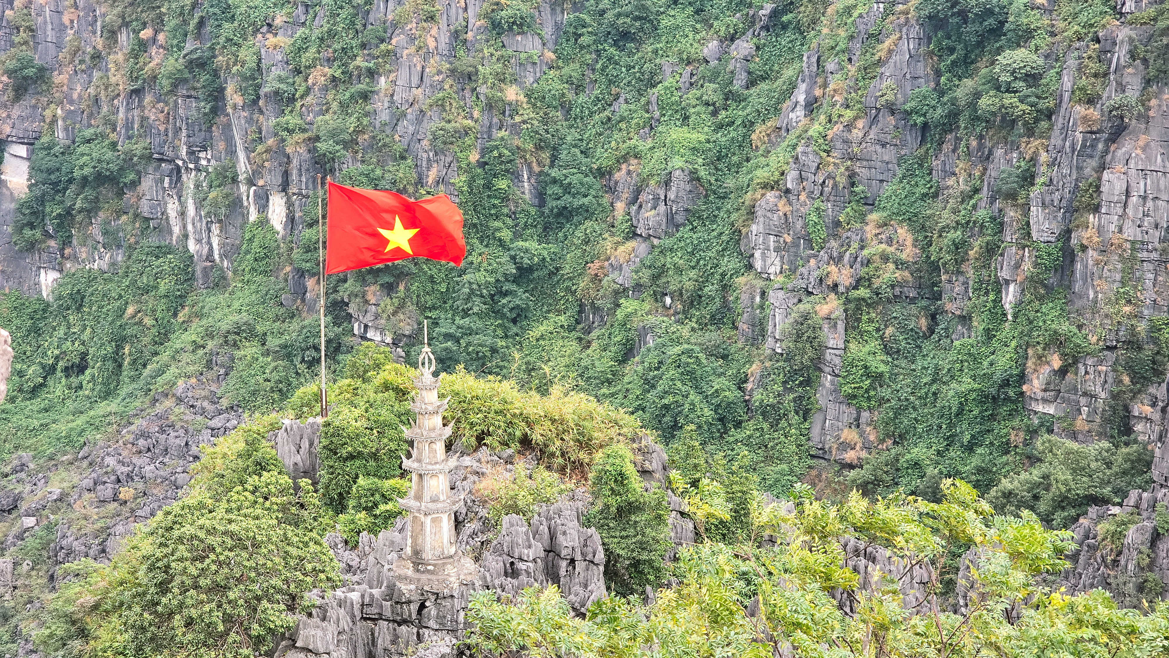 mua cave ninh binh