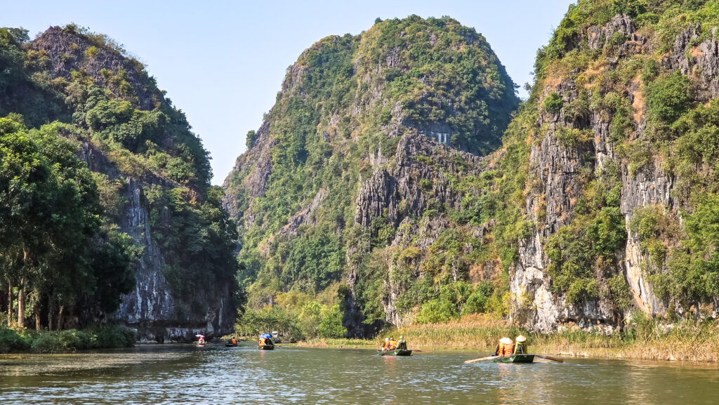 passeio de barco em Tam Coc